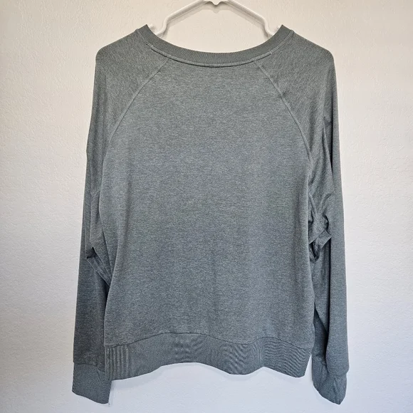 Vuori | Halo Crew Long Sleeve Pullover Sweater Heathered Green VW241, Womens - Picture 6 of 7